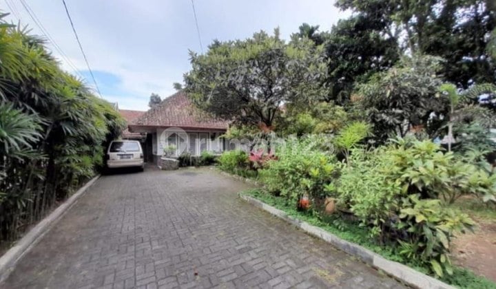 Main Road R.E Martadinata House Strategic Location Affordable Price