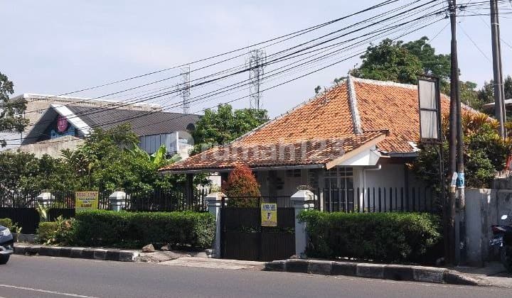Main Road House in Cimahi Suitable for Business