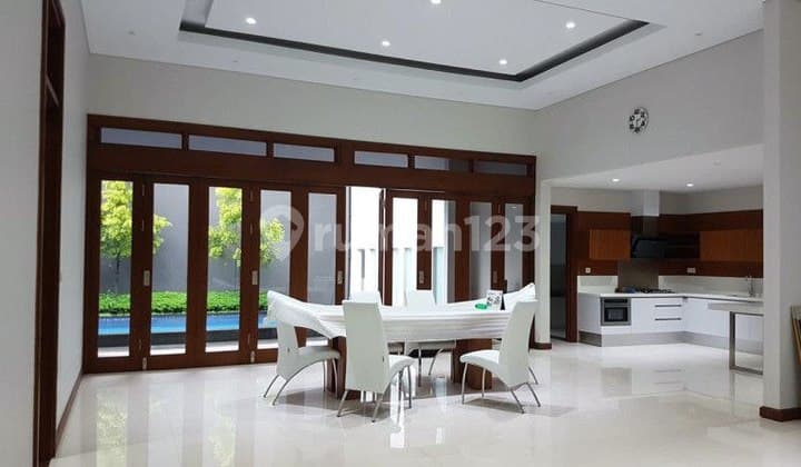 Rumah Luxury Minimalis Modern Ada Kolam Renang Di Ciumbuleuit