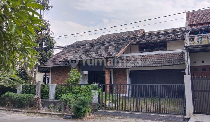 Rumah Hitung Tanah Posisi Hook di Jalan Utama Antapani Jln Lebar