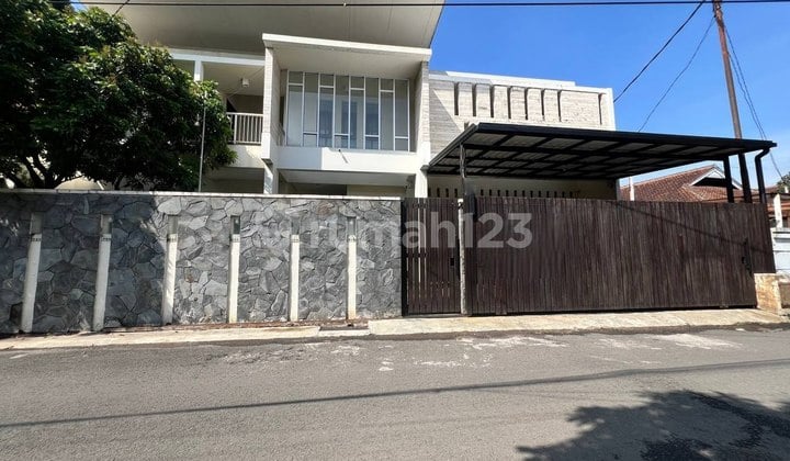 Lokasi Favorit di Cijagra Rumah Mewah 2 Lantai Siap Huni
