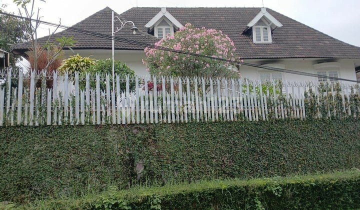 Rumah Incaran di Setrasari American Classic Mewah-Harga NJOP Nego