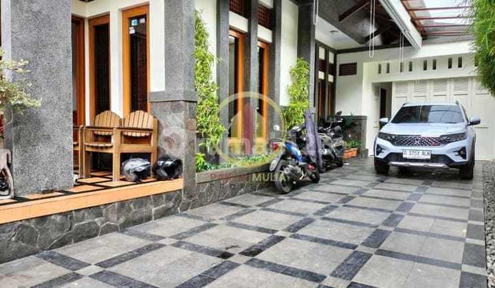 Rumah Cantik Posisi Hook di Cigadung dengan Layout Open Space