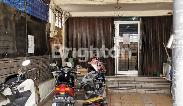 RUKO TAMAN RATU DEKAT GREENVILLE RAYA JAKARTA BARAT-3 1/2 LANTAI+ROOFTOP & SIAP HUNI