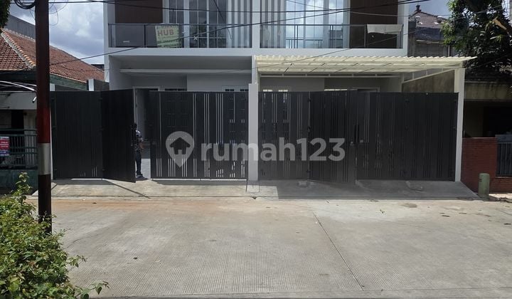Rumah baru 2,5 Lantai Modern Minimalis Shm Sunrise Garden Jakarta barat