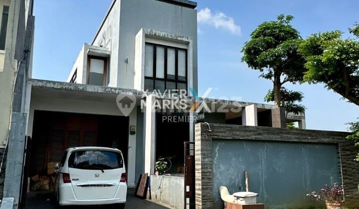 Rumah Hook Open Space Boulevard Istana Dieng Malang