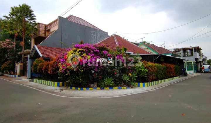 Rumah Hook Jalan Pulau-pulau Malang Bangunan Terawat