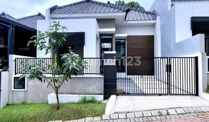Rumah Modern Minimalis Dekat Exit Tol di Riverfront Malang