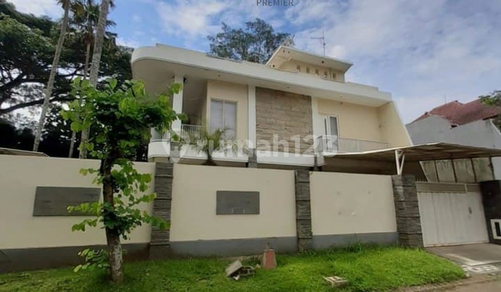 Rumah Hook Lokasi Favorit di Araya Golf Malang