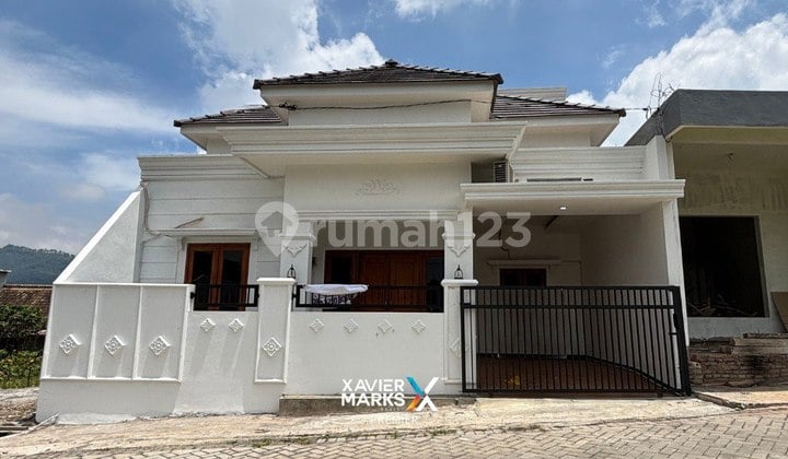 Cepat Rumah Baru Semi Furnish di Punten Batu