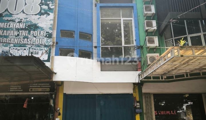 Ruko 3 Lantai Parkiran Luas di Jl Dr Cipto Malang