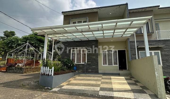 Rumah Villa Full Furnish Posisi Hook di Oro oro Ombo Batu