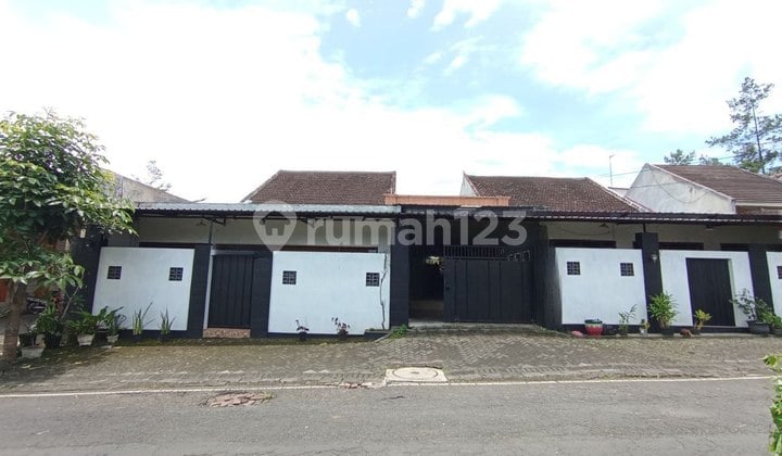Rumah Terawat Asri Siap Huni di Cemorokandang Malang