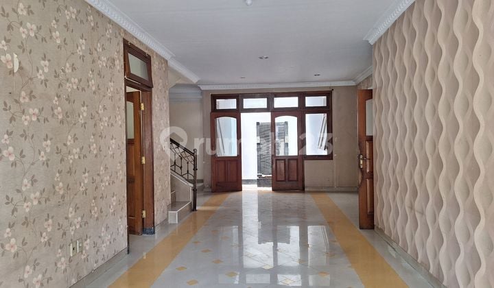 Rumah 2 Lantai + Attic Rawamangun Siap Huni Shm Bagus Jakarta Timur