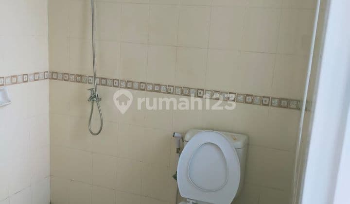 For sale fast legend tourist 2-story house