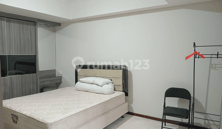 For Rent 2BR Royal Apartment Mid-Floor Furnished