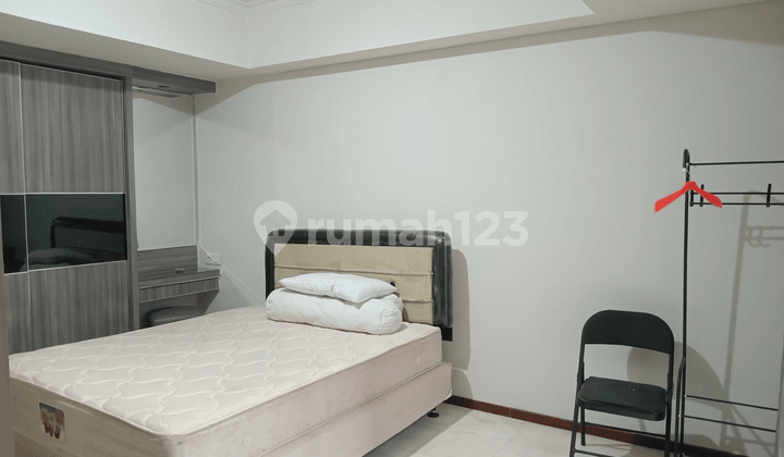 For Rent 2BR Royal Apartment Mid-Floor Furnished