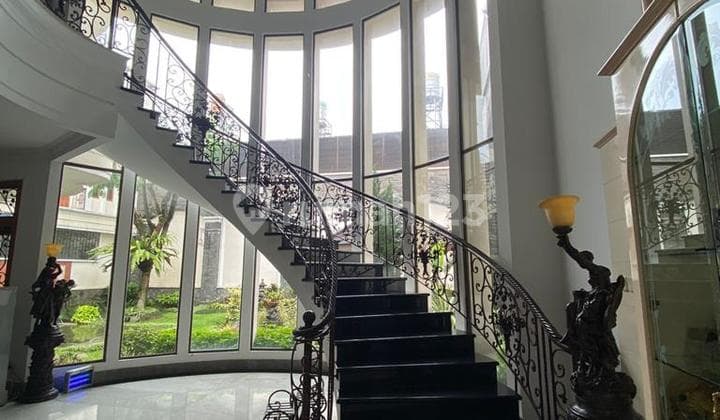 Rumah Modern Klasik Bagus Terawat Di Batununggal
