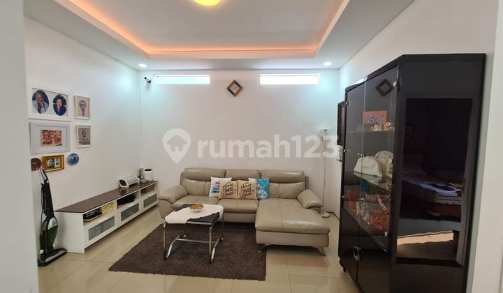 Dijual Rumah Di Komplek Setraduta