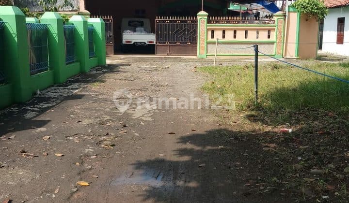 Rumah Dengan Tanah Luas Harga Miring di Jatibenibng Baru Bekasi