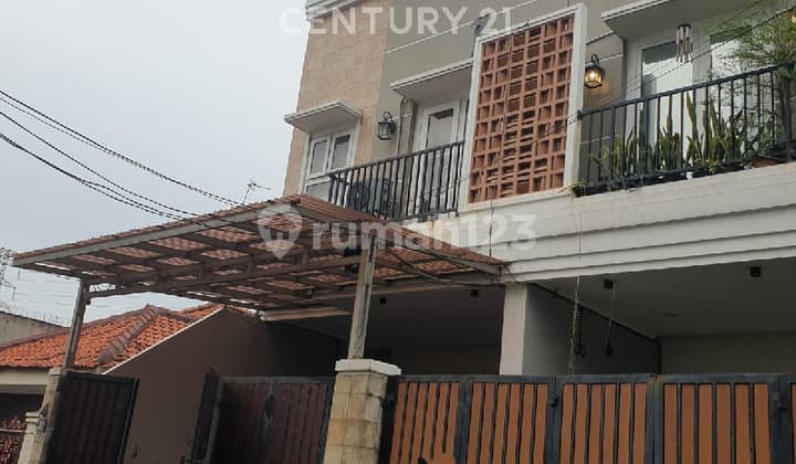 Rumah Minimalis 3 Lantai di Tomang Bebas Banjir