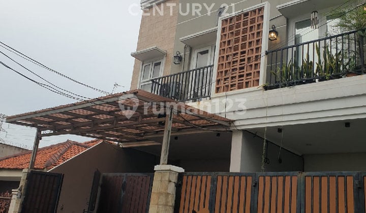 Rumah Minimalis 3 Lantai di Tomang Bebas Banjir