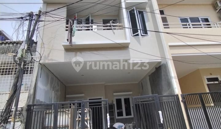 New House Tanjung Duren Street 2 Cars