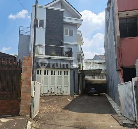 Kesempatan Emas di Jantung Cinere - Mini Building 3.5 Lantai untuk Investasi Usaha Masa Kini