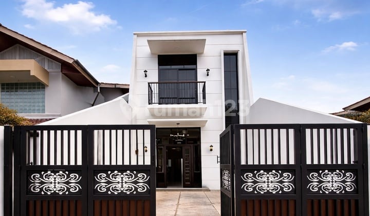 Rumah Klasik Eropa Rasa Istana di Cinere! Mungil, Mewah, dan Megah