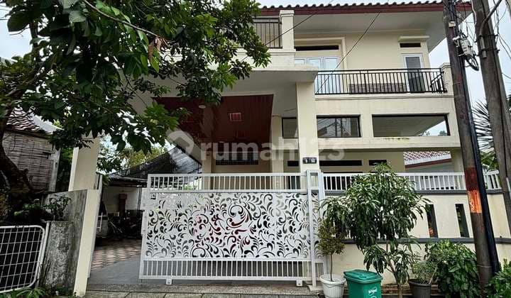 Rumah Baru luas dan seperti villa Renovasi di Komplek Elite Pondok Cabe