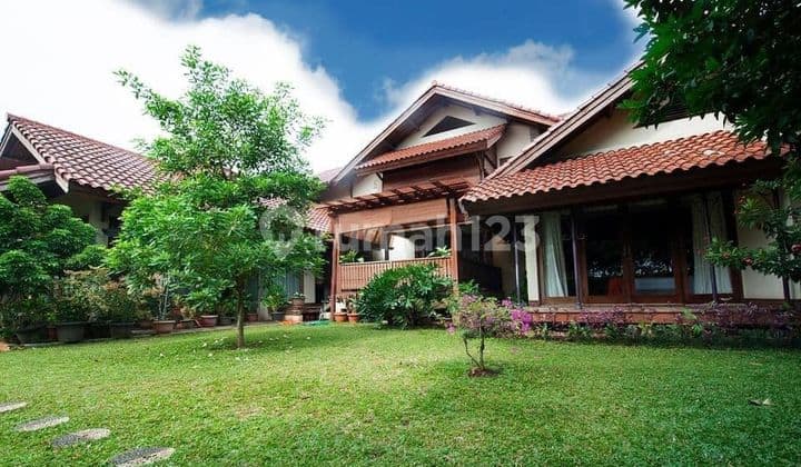Rumah Dengan Lingkungan Asri Serasa di Puncak Daerah Cinere.