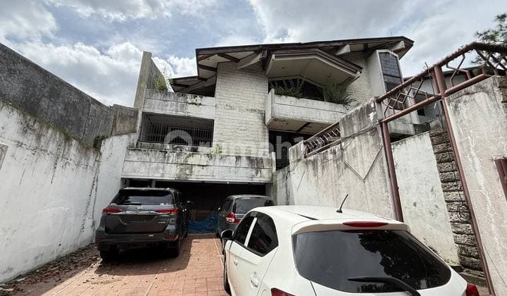 Rumah Hitung Tanah di Jalan Mars Raya