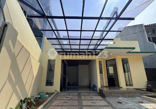 Hidden Gem Rumah Siap Huni Sudah Direnovasi Menghadap Taman di Komplek Ter-Elit Cinere!