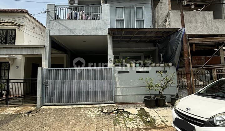 Rumah 2 Lantai Hadap Taman Cinere, Depok
