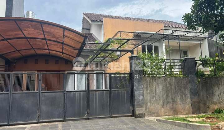 Rumah milik arsitek yang siap jadi hunian megah dan cantik banget!