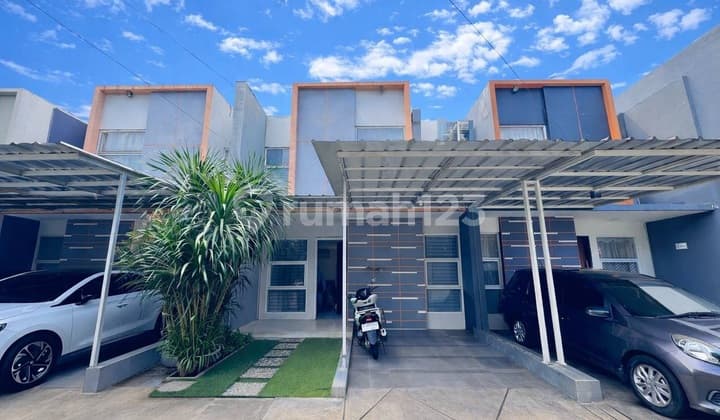 A 2-story house in a strategic location yet remains quiet and comfortable.