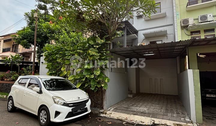 2-Story House Inside an Exclusive Town House in Cinere