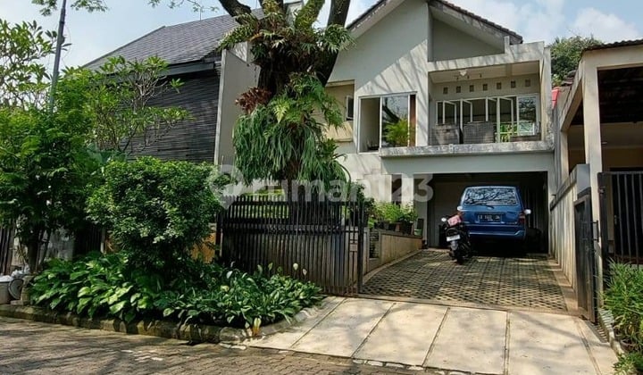 Rumah 2 Lantai + Taman Depan & Belakang