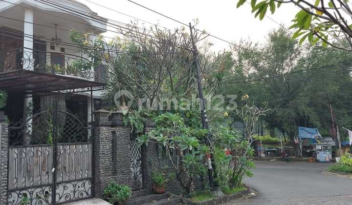 Rumah Gaya Klasik 2 Lantai SHM Villa Bogor Indah Blok E