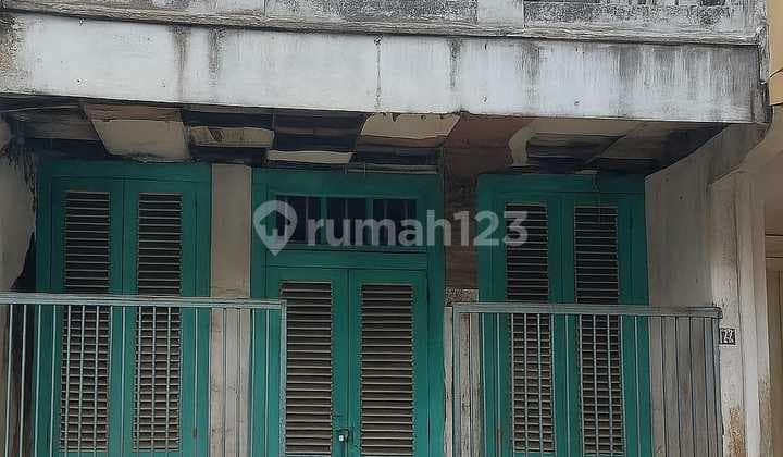 Old 2-story house, Freehold Title, Roda Babakan Pasar Street, Bogor City.
