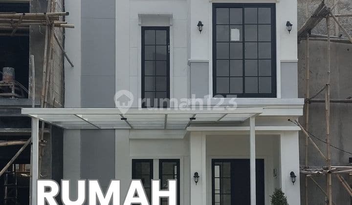 Luxury House Adjacent to South Jakarta and Bintaro Caraka Townhouse, a Step to Toll Road, Busway Stop, and Station