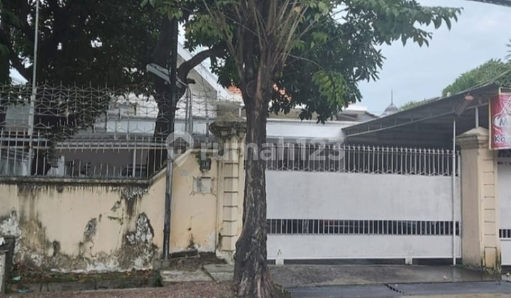 Disewakan Ruang Usaha bekas kost2 an di Embong kemiri 823 m