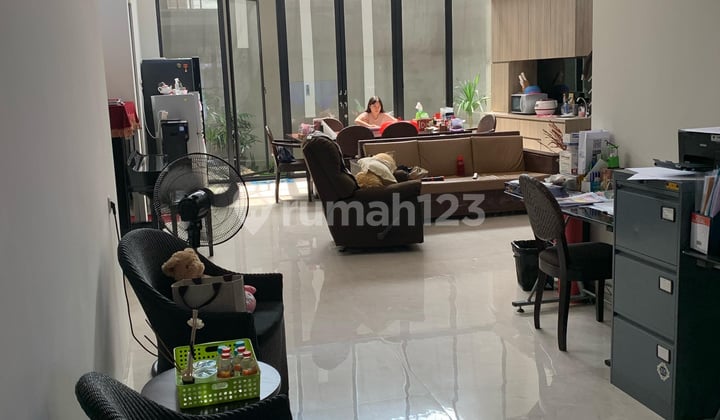 Tenggilis Full Furnish 200 dari jl Raya Tenggilis Full Furnish 200 dari jl Raya