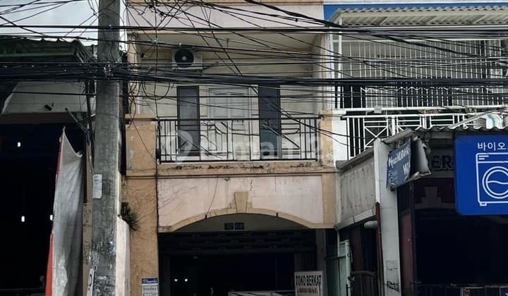 Manukan Raya Tama Double Way Densely Populated