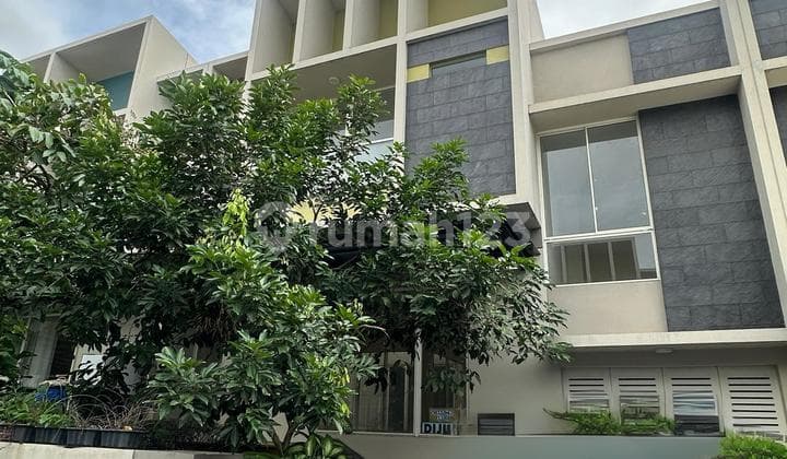Dijual Cepat Rumah Mewah di Cluster Mozart Gading Serpong, Tangerang