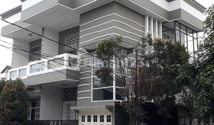 3-Story Hook House in Sector 7C Gading Serpong, Tangerang