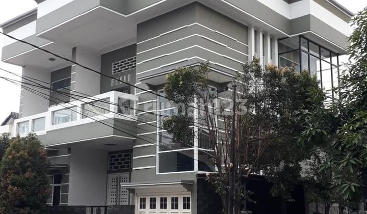 3-Story Hook House in Sector 7C Gading Serpong, Tangerang