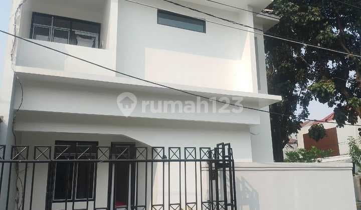 Rumah 2 Lantai Semi Furnished di Sektor 6 Gading Serpong