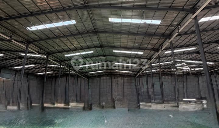 Wide Warehouse Ready to Operate Suitable for Large-Scale Storage Center in Paku Haji, Sepatan, Tangerang