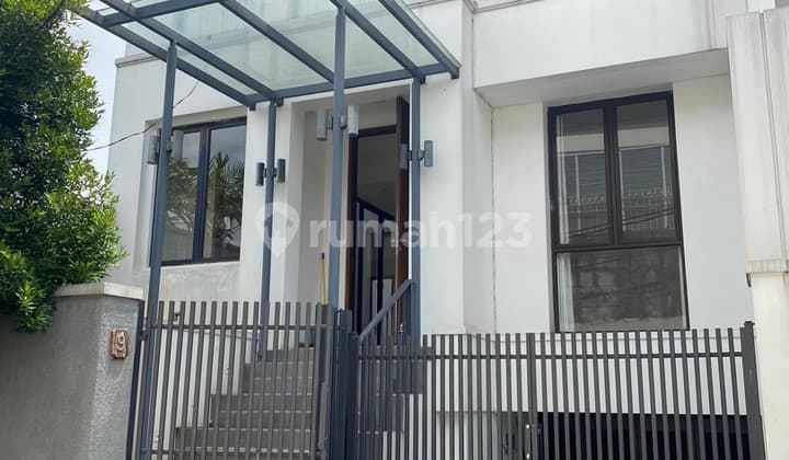 Dijual Rumah 3 Lantai di Opal Townhouse Permata Hijau Jakarta